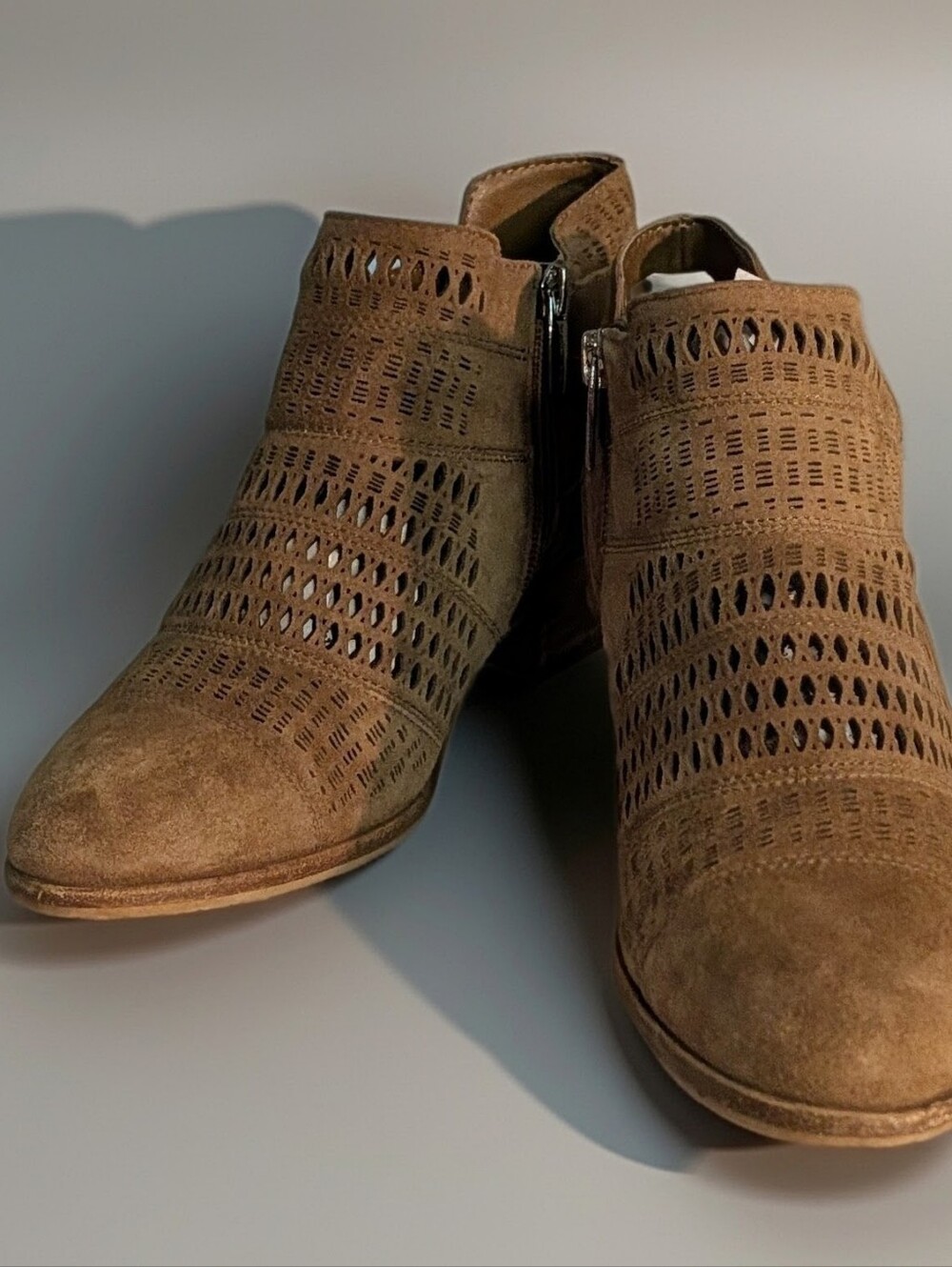NWOT Vince Camuto Paavani Brown Suede Perforated Ankle Booties Size 7
